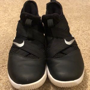 Men’s Lebron Soldier Basketball Shoes Size 9